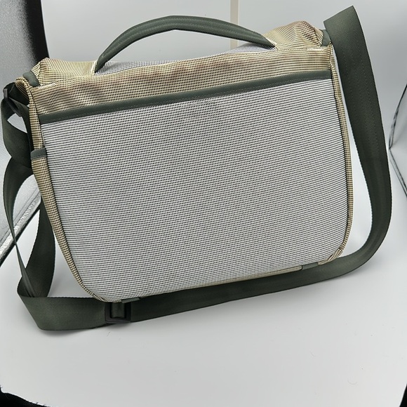 Vintage Patagonia Black Hole Messenger Laptop Bag Cross Body Green Reflective - Picture 2 of 14